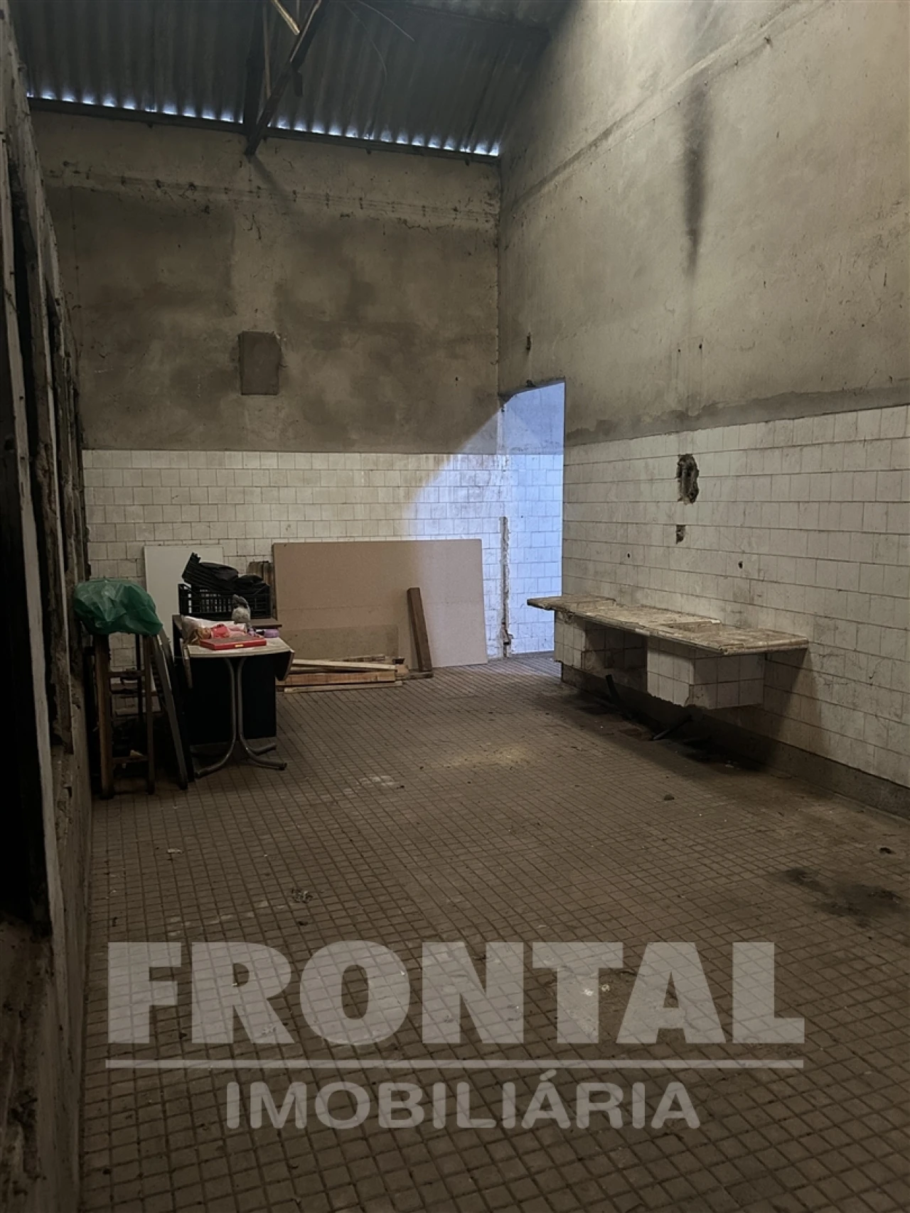 Armazém para Venda em Milheiros Foto 10