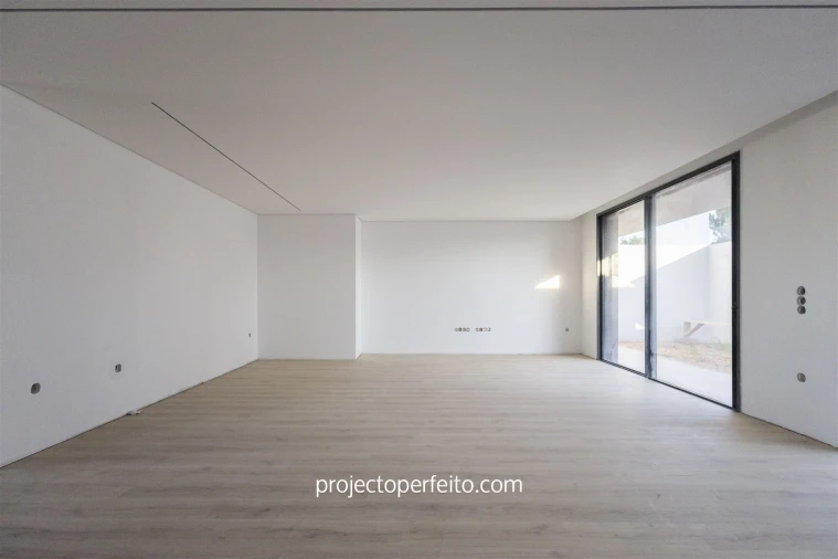 Moradia T3 para Venda em Canelas Foto 1