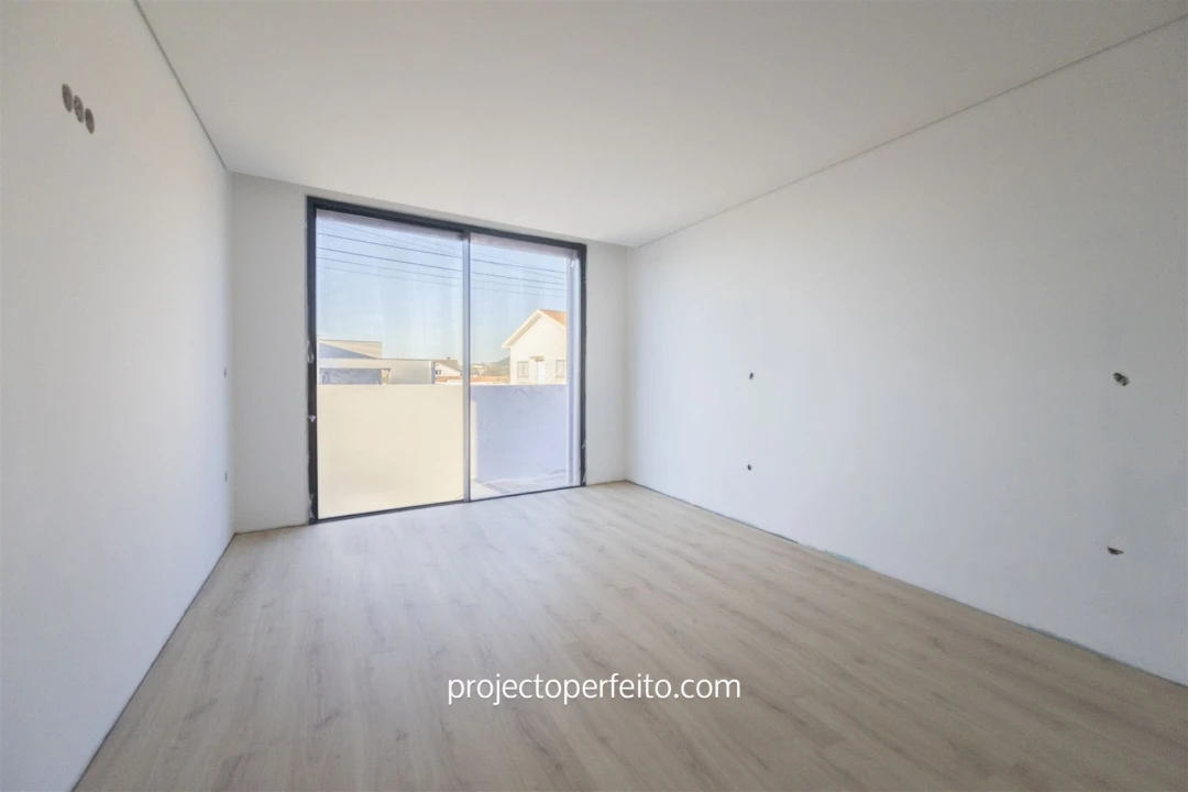 Moradia T3 para Venda em Canelas Foto 8