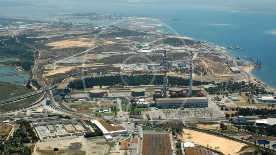 Terreno Comércio / Armazém para Venda em Sado