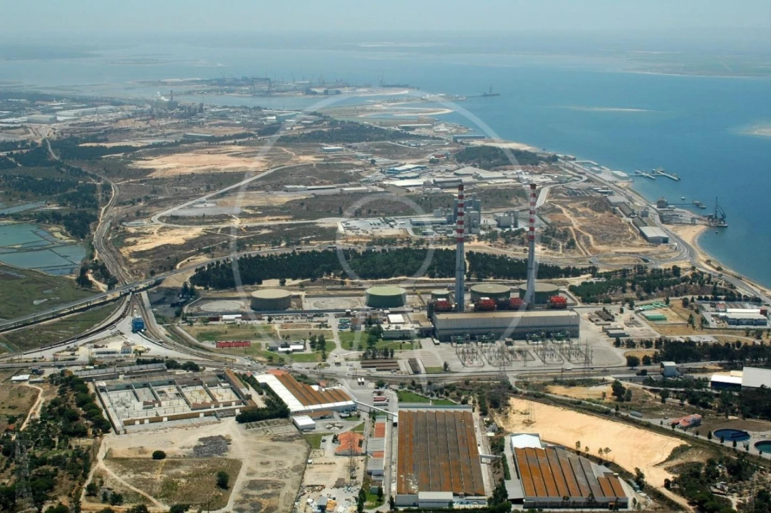 Terreno Comércio / Armazém para Venda em Sado Foto 3
