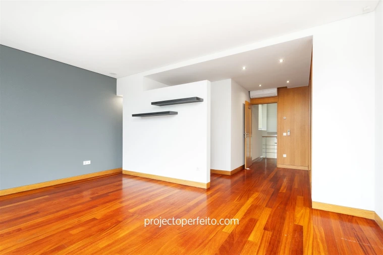 Moradia T3 para Arrendamento em Madalena Foto 26