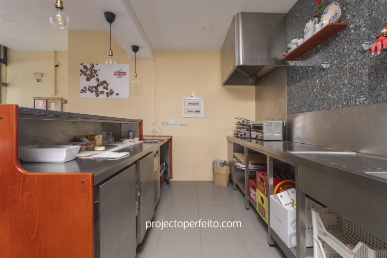 Loja para Arrendamento em Paramos Foto 9