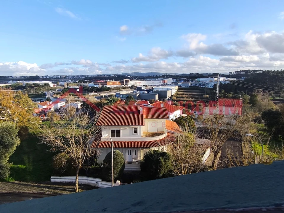 Apartamento T4 para Venda em Parceiros e Azoia Foto 4