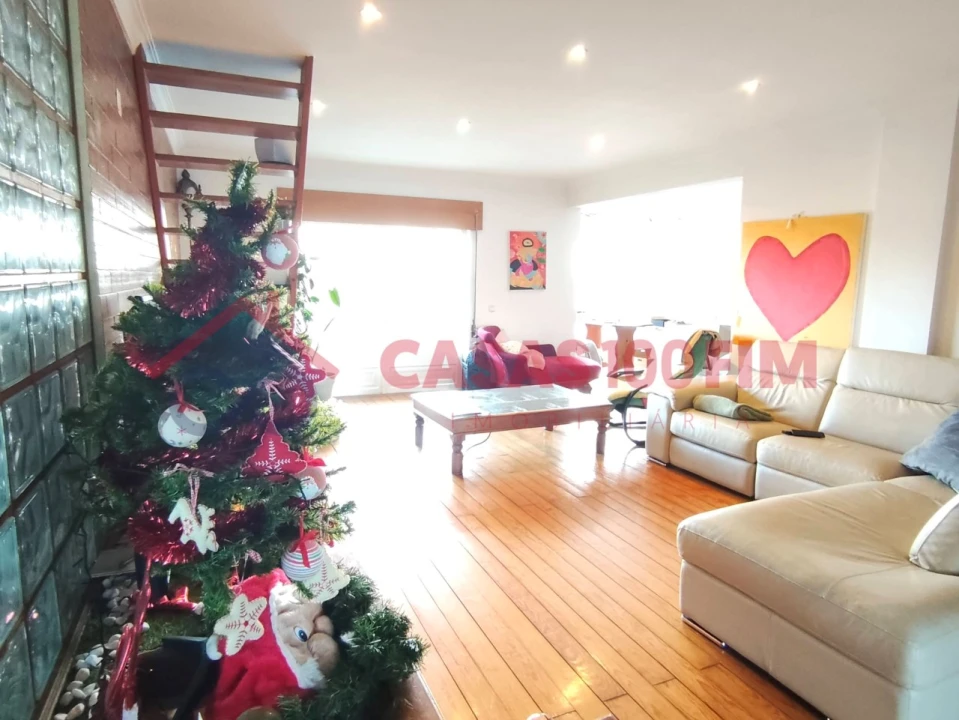 Apartamento T4 para Venda em Parceiros e Azoia Foto 3