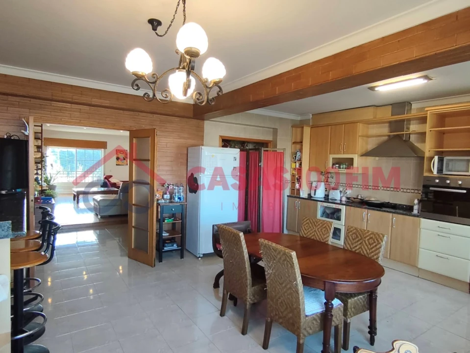 Apartamento T4 para Venda em Parceiros e Azoia Foto 6