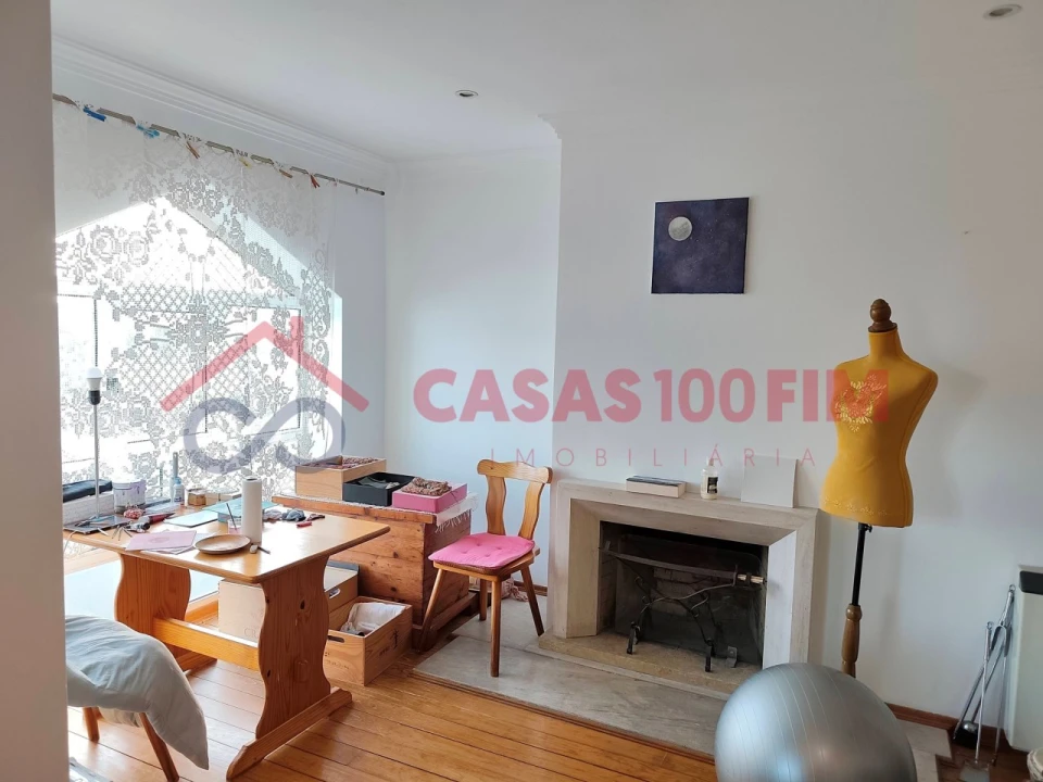 Apartamento T4 para Venda em Parceiros e Azoia Foto 7