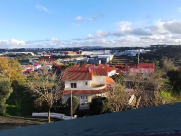 Apartamento T4 para Venda em Parceiros e Azoia