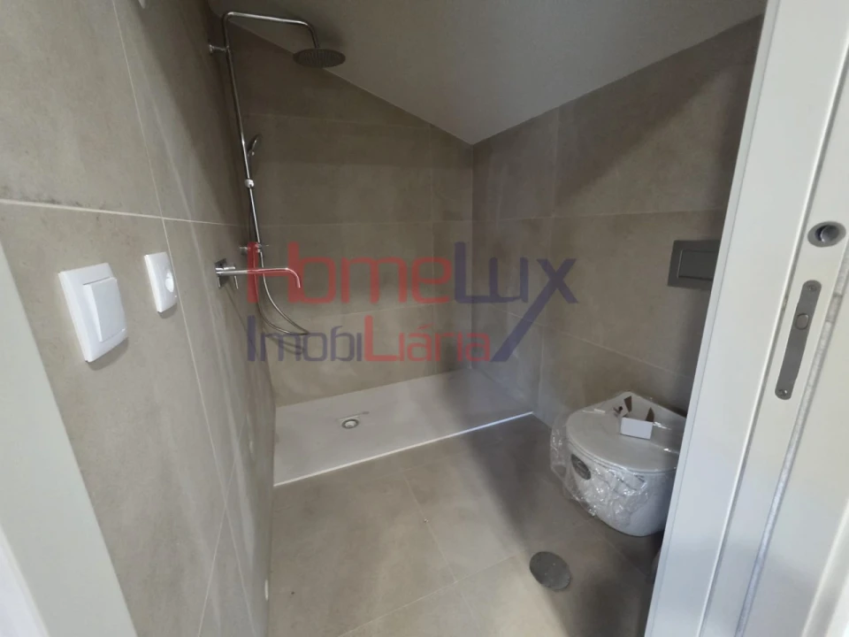 Apartamento T5 para Venda em Viseu Foto 14
