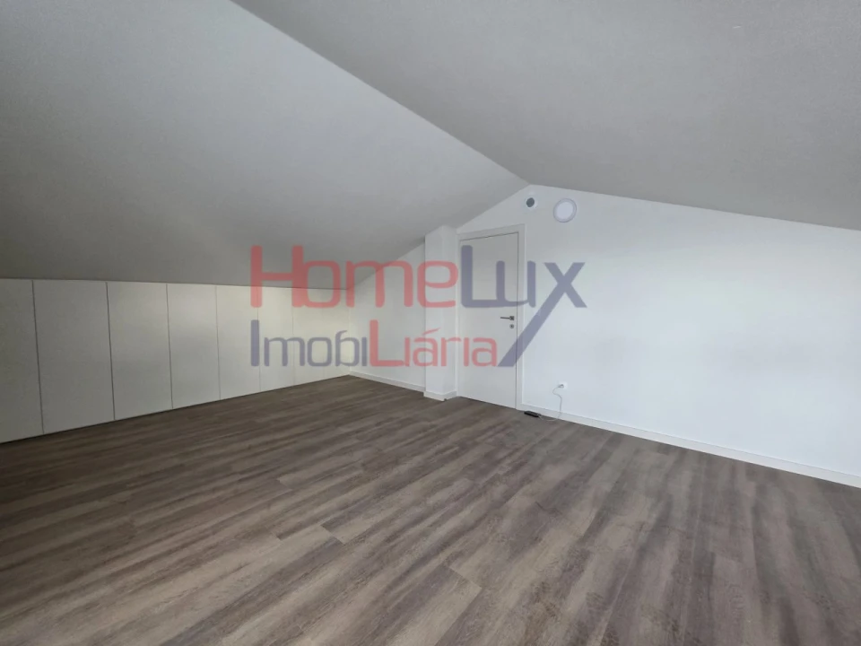 Apartamento T5 para Venda em Viseu Foto 16