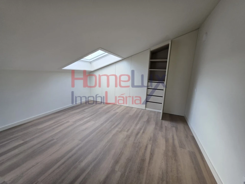 Apartamento T5 para Venda em Viseu Foto 21