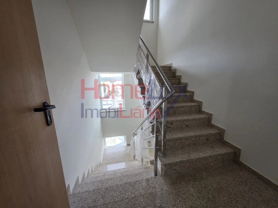 Apartamento T5 para Venda em Viseu Foto 7
