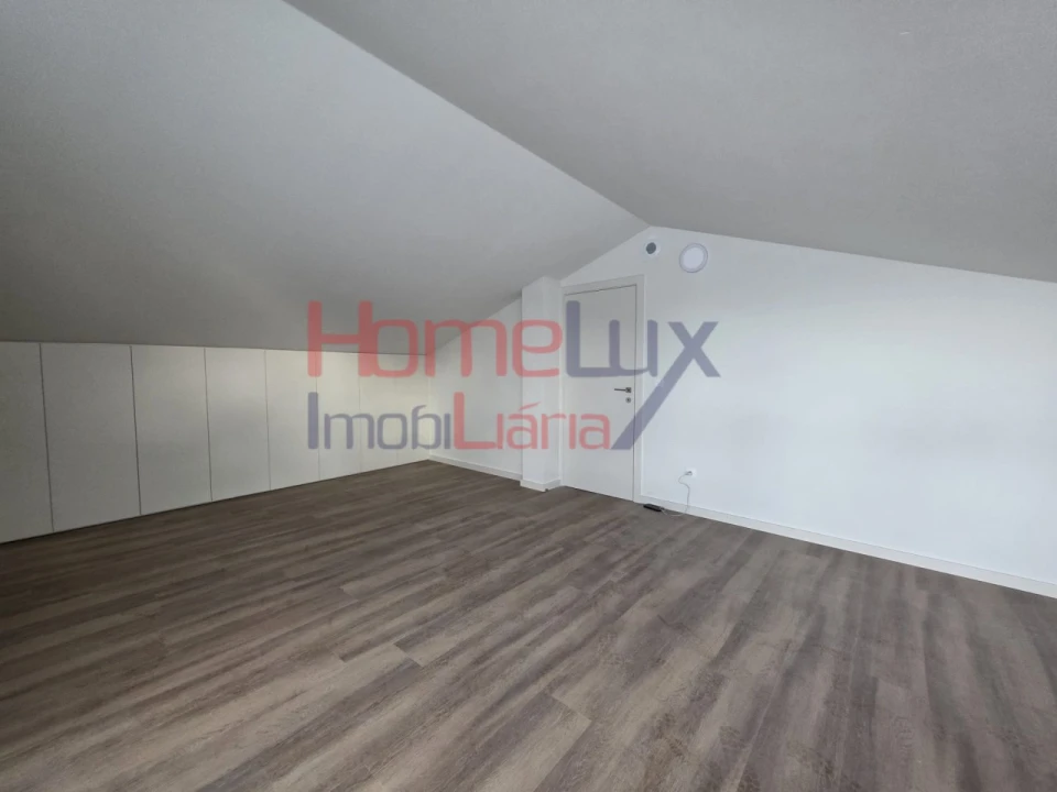 Apartamento T5 para Venda em Viseu Foto 9