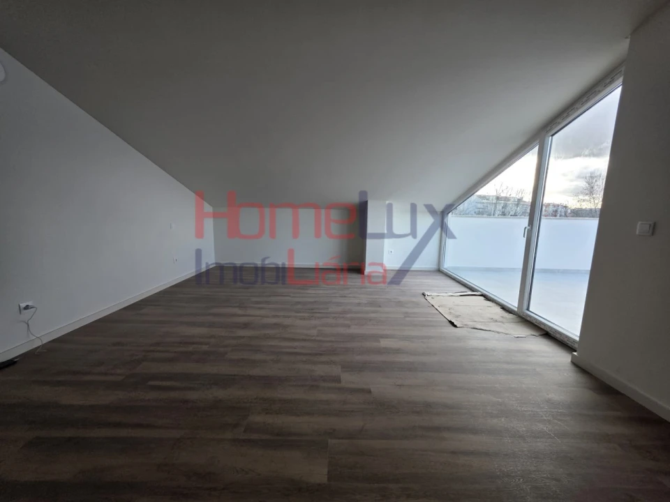 Apartamento T5 para Venda em Viseu Foto 14