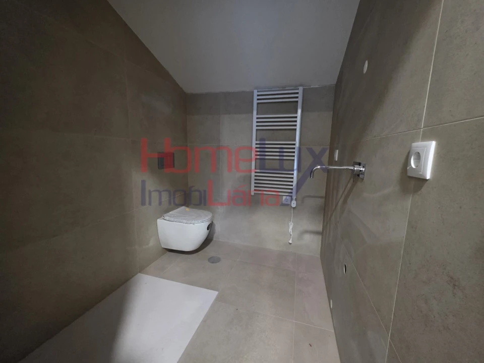 Apartamento T5 para Venda em Viseu Foto 16