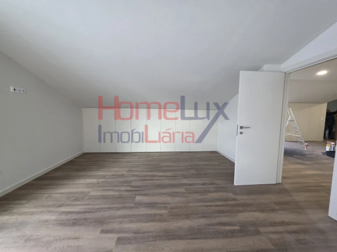 Apartamento T5 para Venda em Viseu Foto 8