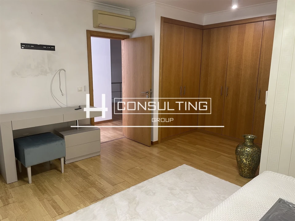 Apartamento T5 para Venda em Alvalade Foto 28