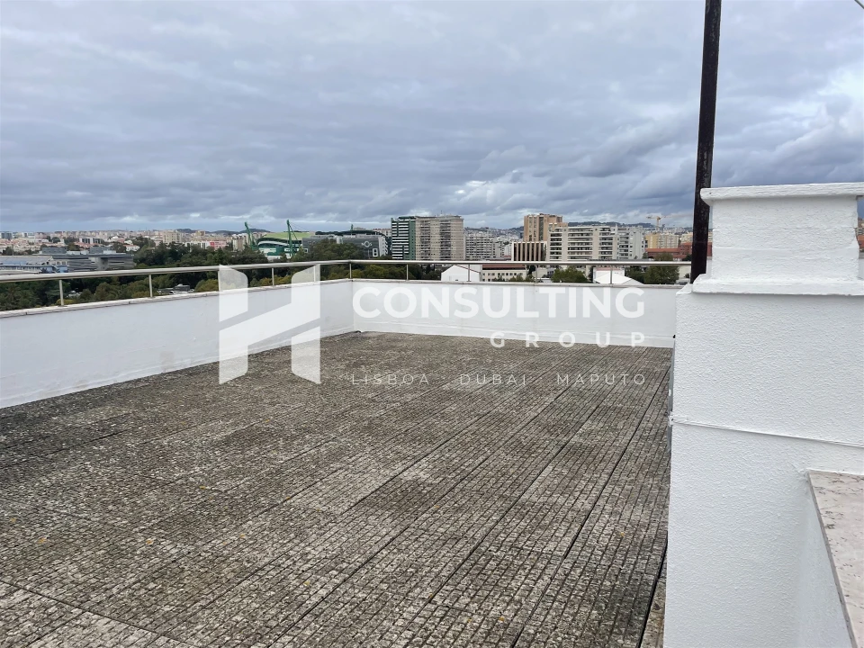 Apartamento T5 para Venda em Alvalade Foto 48