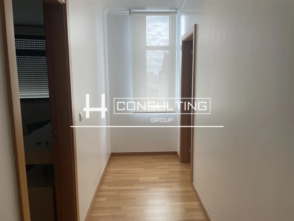 Apartamento T5 para Venda em Alvalade Foto 17