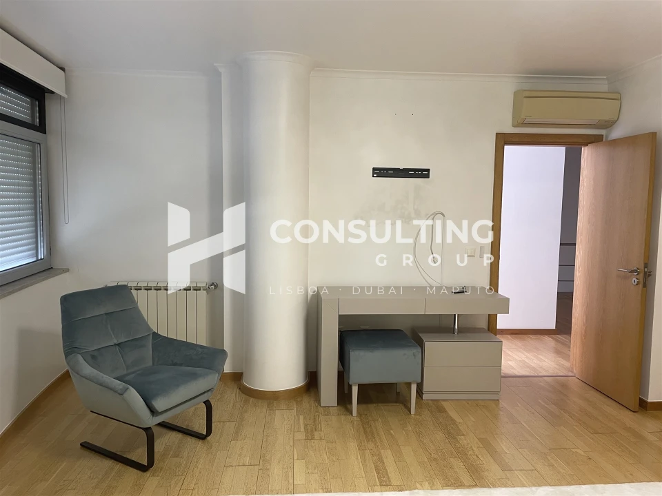 Apartamento T5 para Venda em Alvalade Foto 27