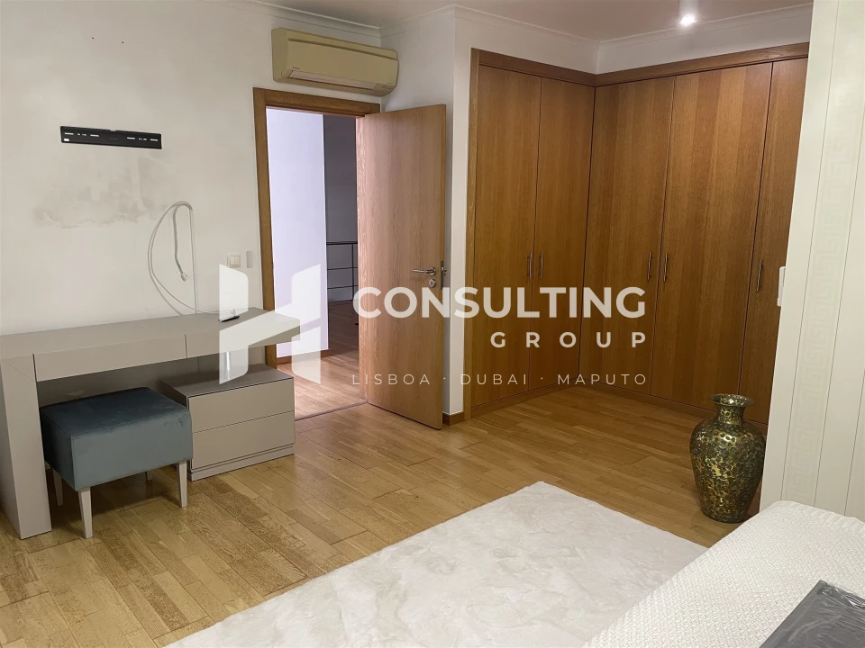 Apartamento T5 para Venda em Alvalade Foto 28
