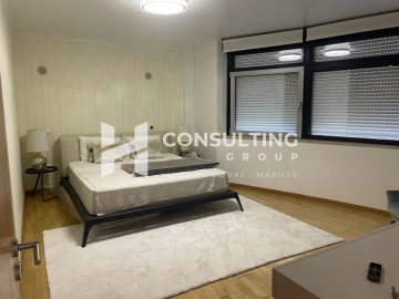 Apartamento T5 para Venda em Alvalade
