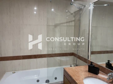 Apartamento T5 para Venda em Alvalade