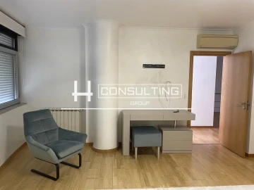 Apartamento T5 para Venda em Alvalade