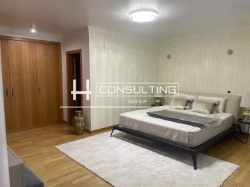 Apartamento T5 para Venda em Alvalade