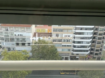 Apartamento T5 para Venda em Alvalade