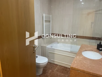 Apartamento T5 para Venda em Alvalade