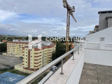 Apartamento T5 para Venda em Alvalade