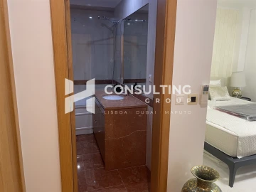 Apartamento T5 para Venda em Alvalade