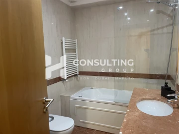 Apartamento T5 para Venda em Alvalade