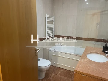 Apartamento T5 para Venda em Alvalade