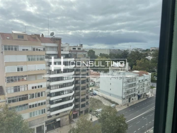 Apartamento T5 para Venda em Alvalade