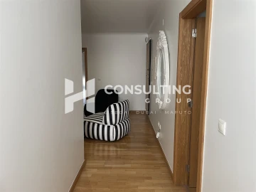 Apartamento T5 para Venda em Alvalade
