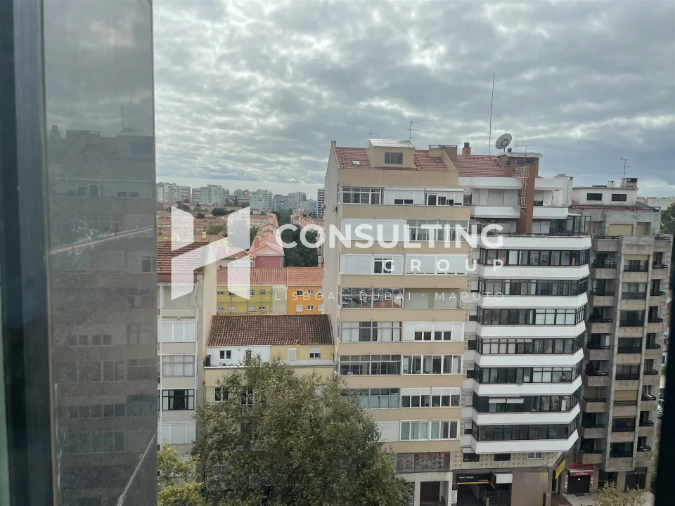 Apartamento T5 para Venda em Alvalade Foto 36