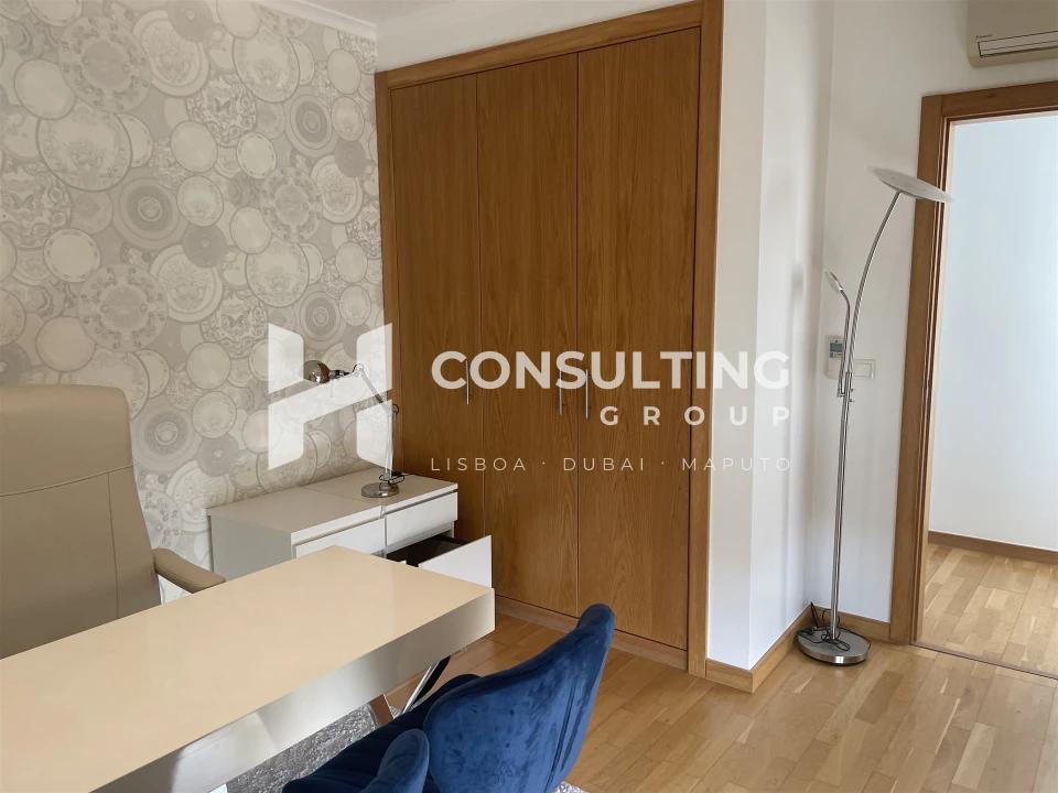 Apartamento T5 para Venda em Alvalade Foto 32