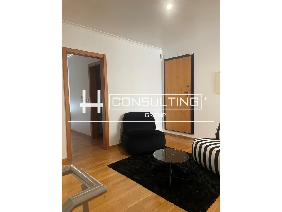 Apartamento T5 para Venda em Alvalade Foto 2