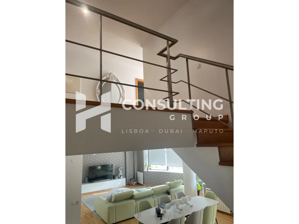 Apartamento T5 para Venda em Alvalade Foto 1