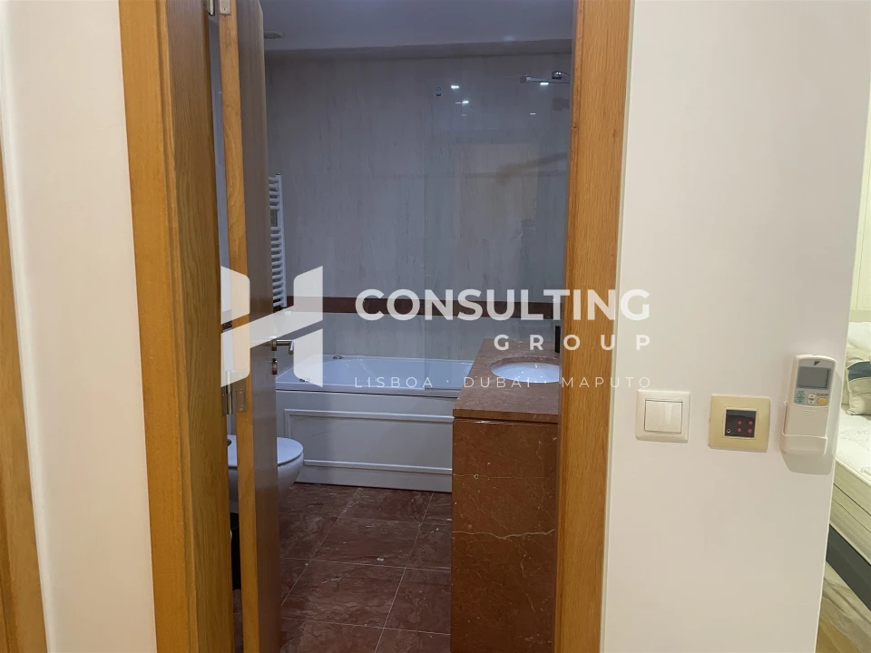 Apartamento T5 para Venda em Alvalade Foto 21