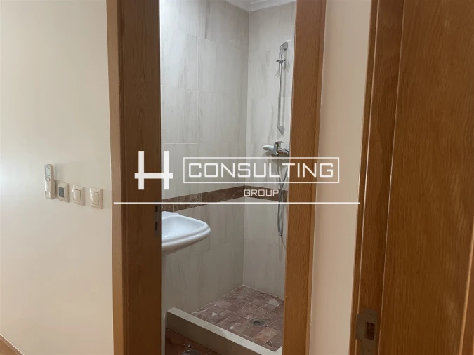 Apartamento T5 para Venda em Alvalade Foto 10