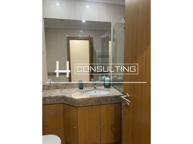 Apartamento T5 para Venda em Alvalade Foto 4