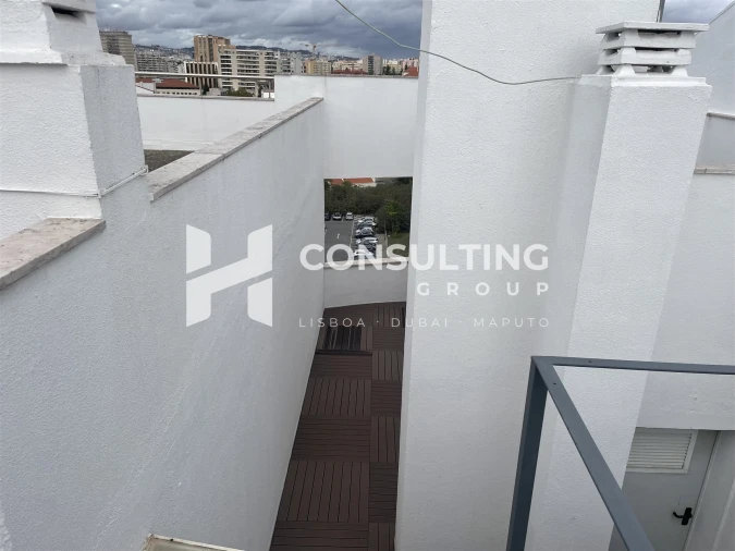 Apartamento T5 para Venda em Alvalade Foto 46