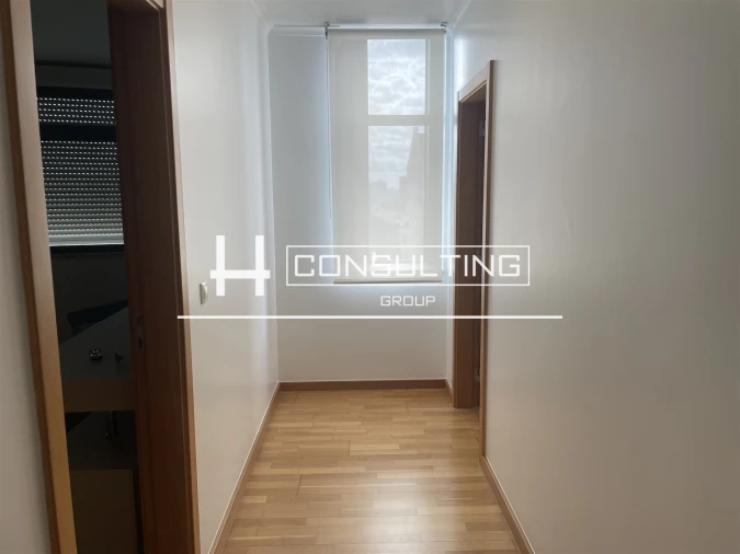 Apartamento T5 para Venda em Alvalade Foto 17