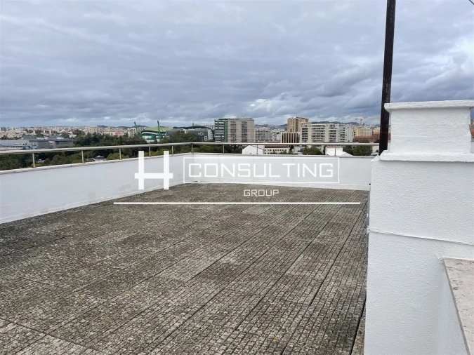 Apartamento T5 para Venda em Alvalade Foto 48