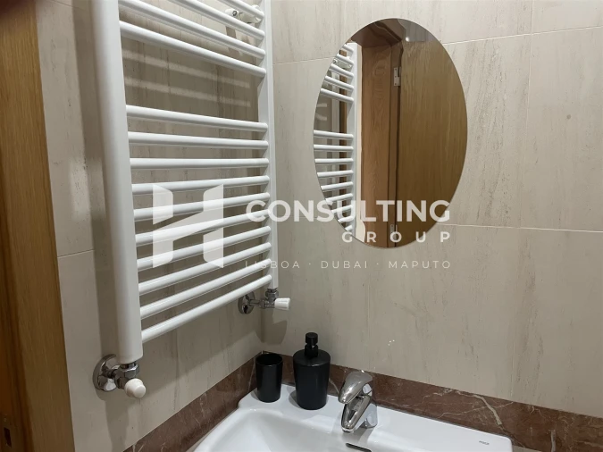 Apartamento T5 para Venda em Alvalade Foto 13
