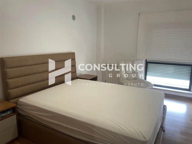 Apartamento T5 para Venda em Alvalade Foto 6