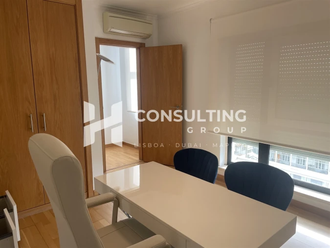 Apartamento T5 para Venda em Alvalade Foto 33